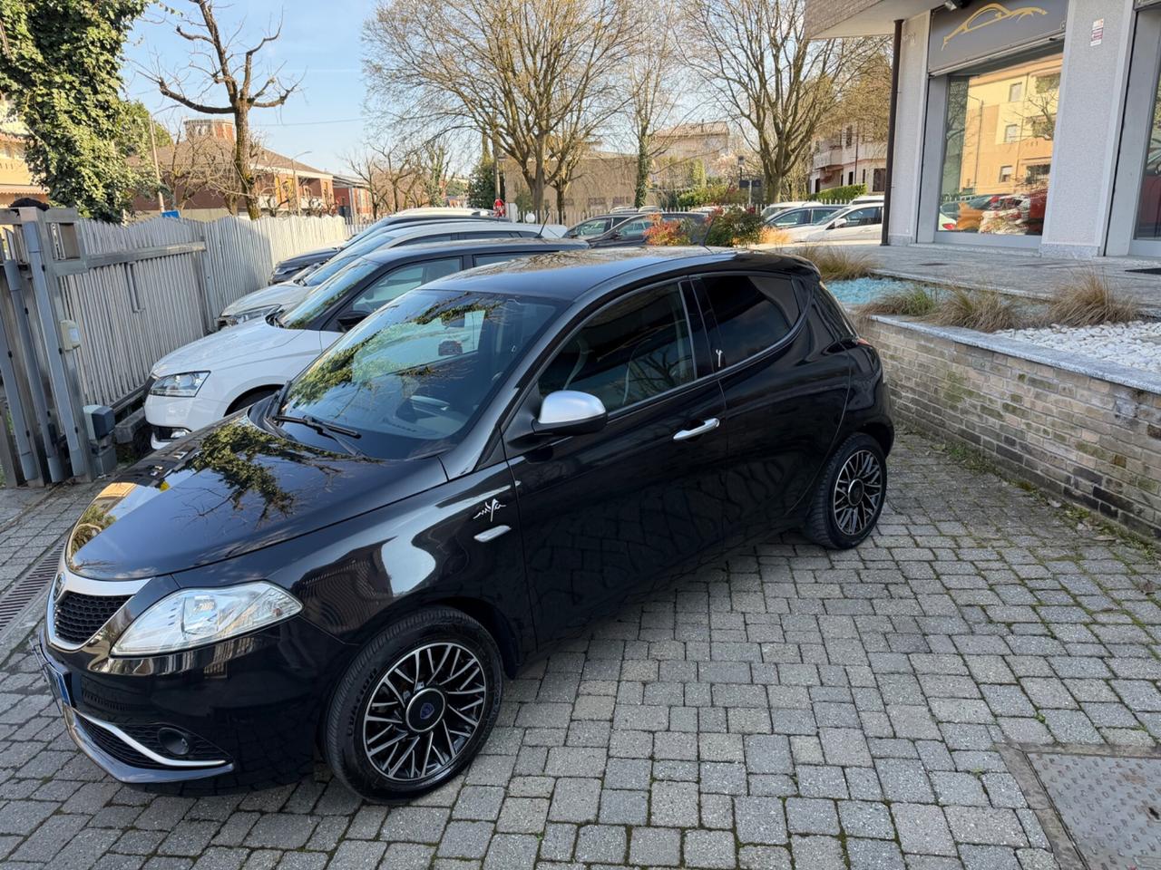 Lancia Ypsilon 1.2 69 CV 5 porte Mya