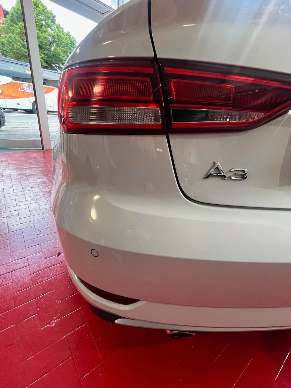 AUDI A3 CABRIO 1.6 TDI 116 CV SPORT NAVI CERCHI DA 18 CAMBIO 6 SPEED KM CERTIFICATI LUCI AMBIENTE OK NEOPATENTATI