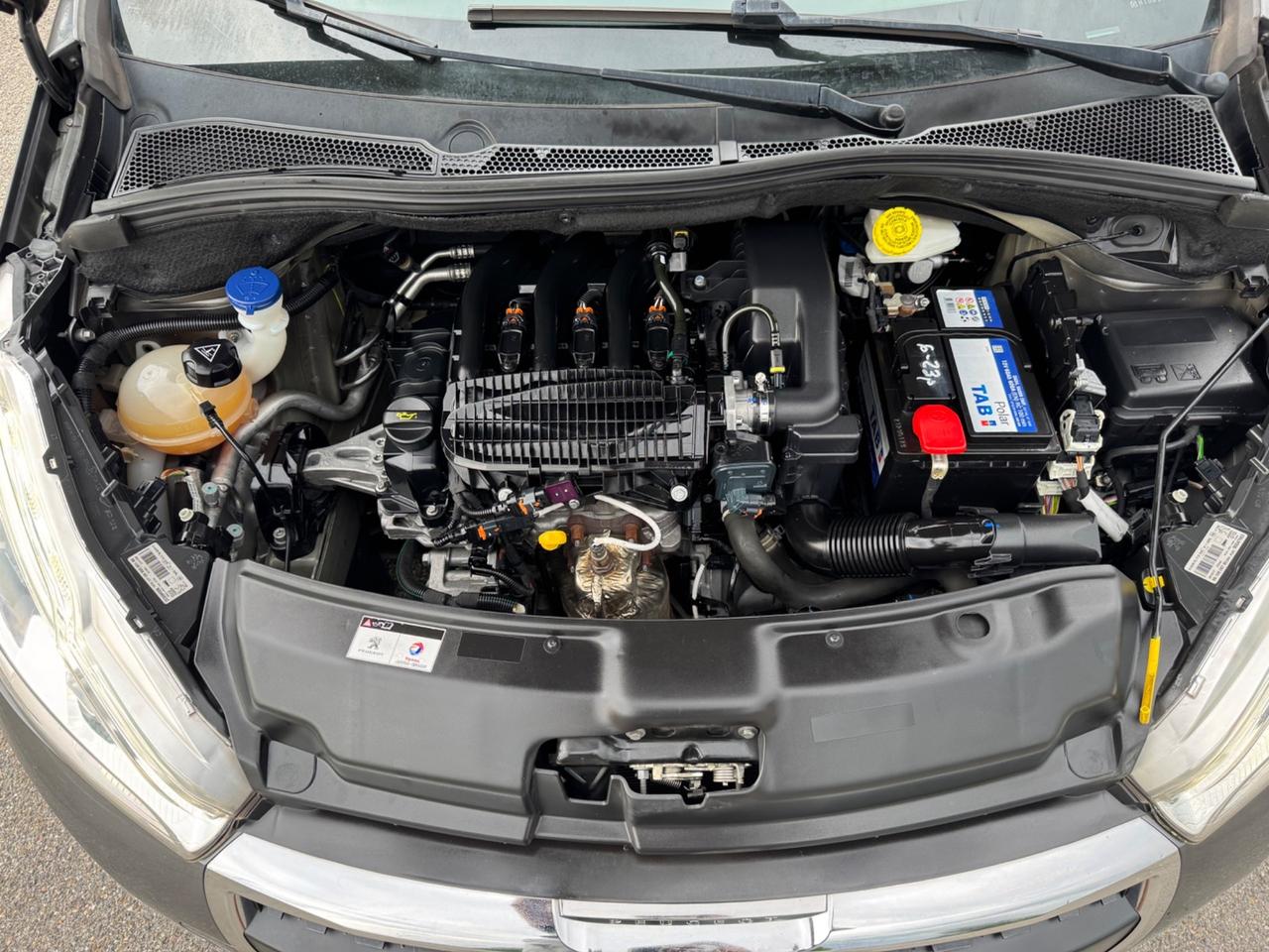Peugeot 208 tagliandata cinghia nuova Neopatentati