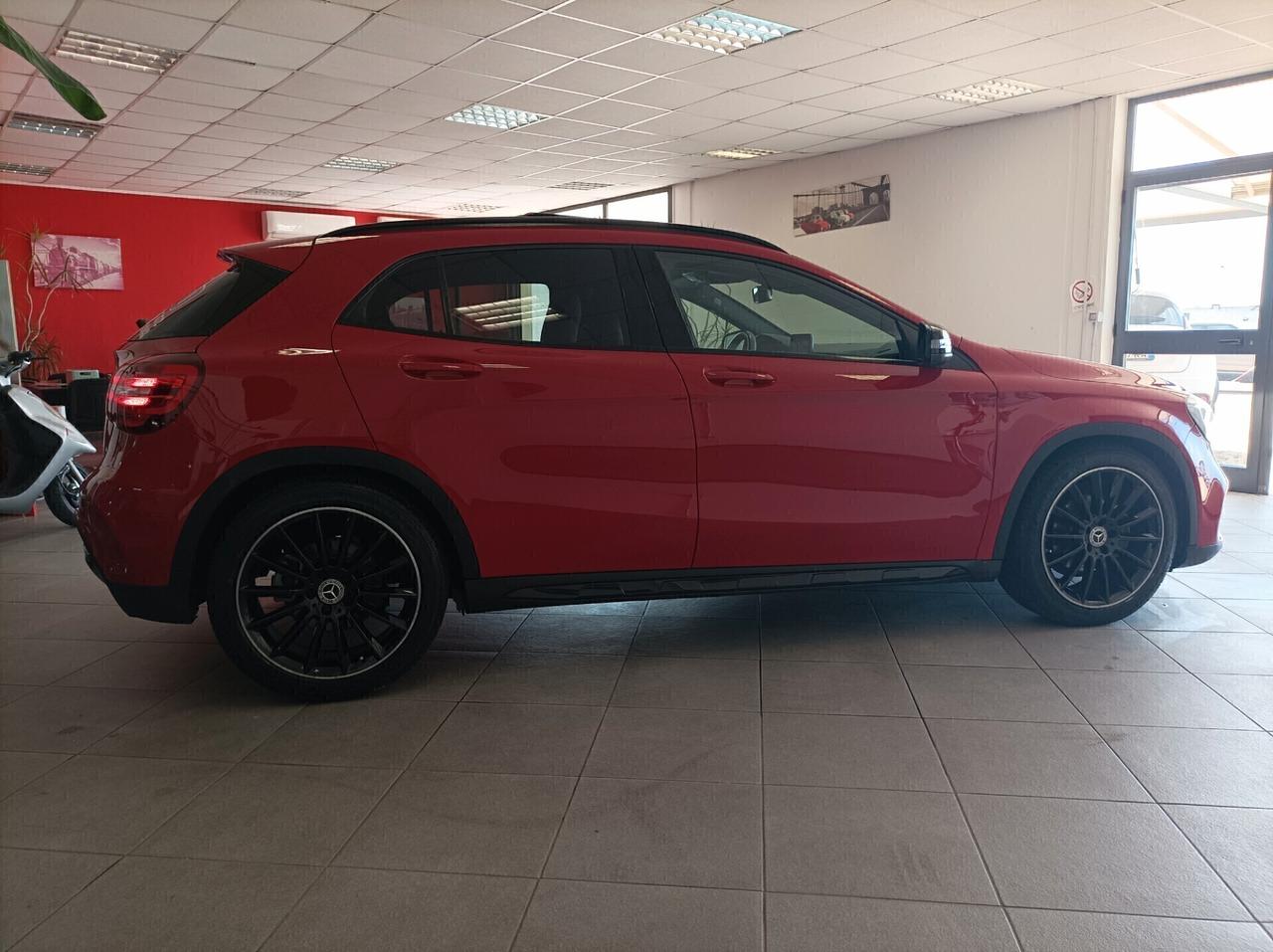 Mercedes GLA 180 AMG PREMIUM NEOPATENTATI