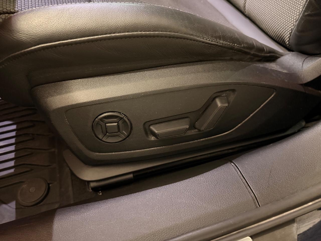 Audi A6 Avant 40 2.0 TDI quattro ultra S tronic LINE Design