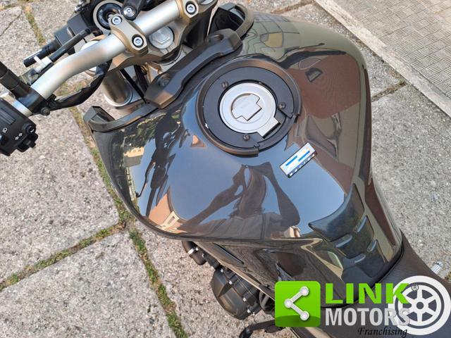 YAMAHA MT-09 .