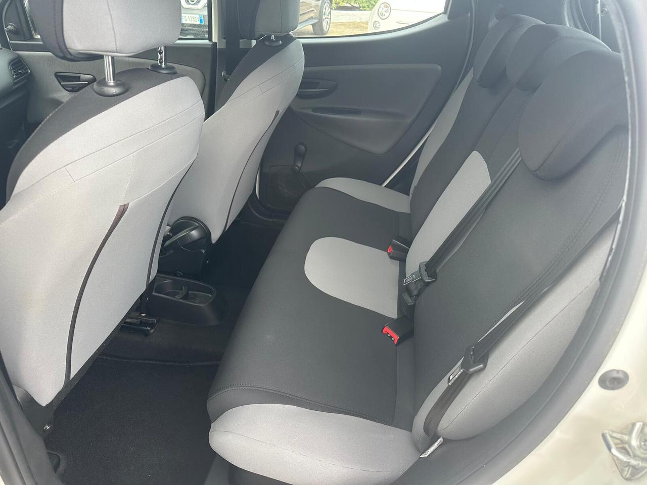 Lancia Ypsilon 1.2 Silver (2015) | OK NEOPATENTATI - Elegante e Accessibile