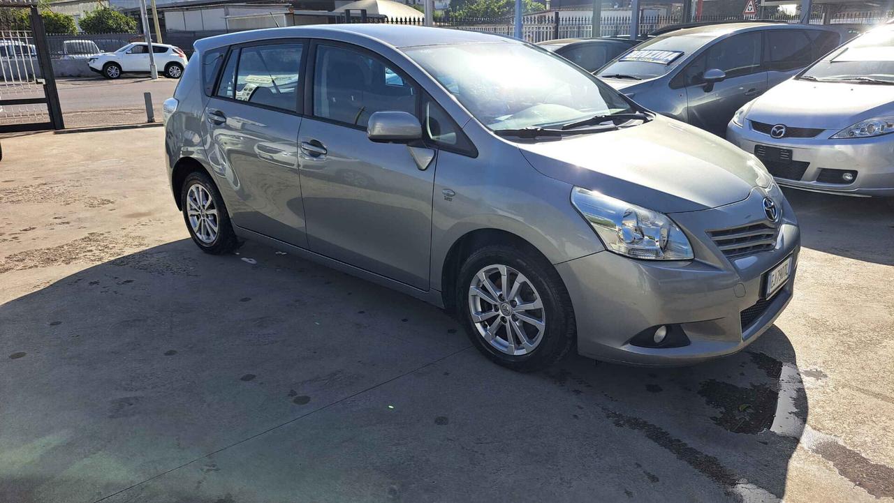 Toyota Verso 2.0 D Luxury Pack 7 posti Tetto Panoramico