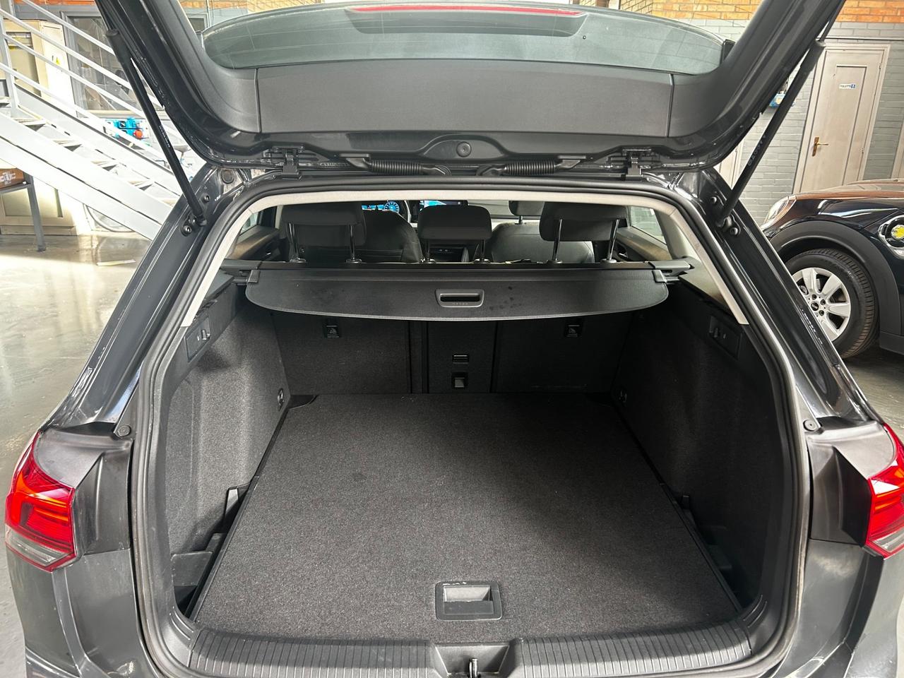 Volkswagen Golf Variant 2.0 TDI SCR DSG Life neopatentati