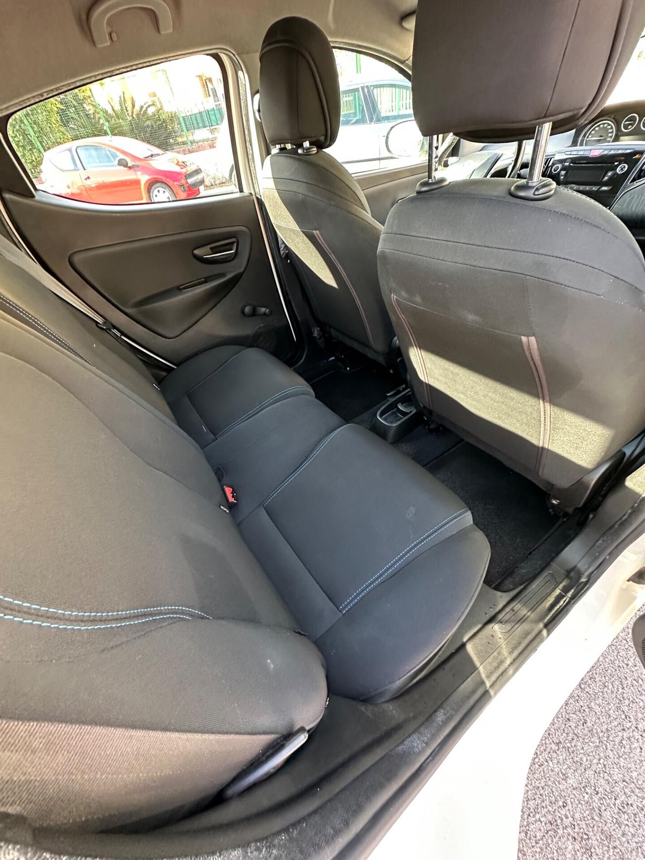 Lancia Ypsilon 0.9 TwinAir 85 CV 5 porte Metano Ecochic Gold