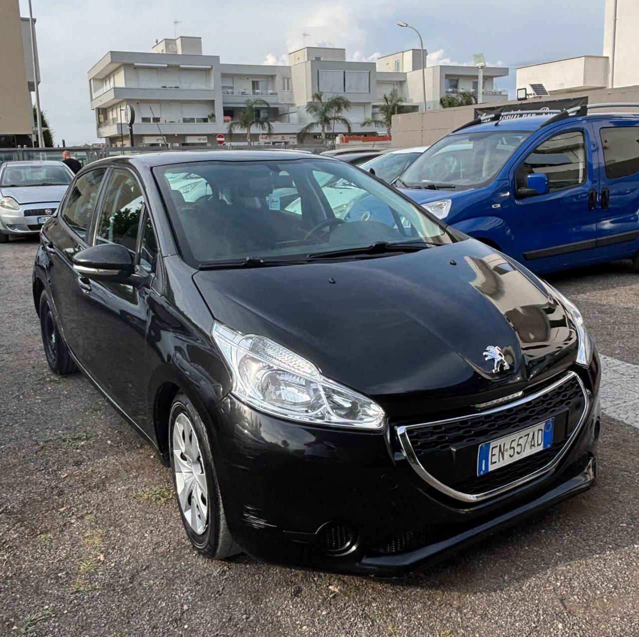 Peugeot 208 1.4 HDi 68 CV 5 porte Allure