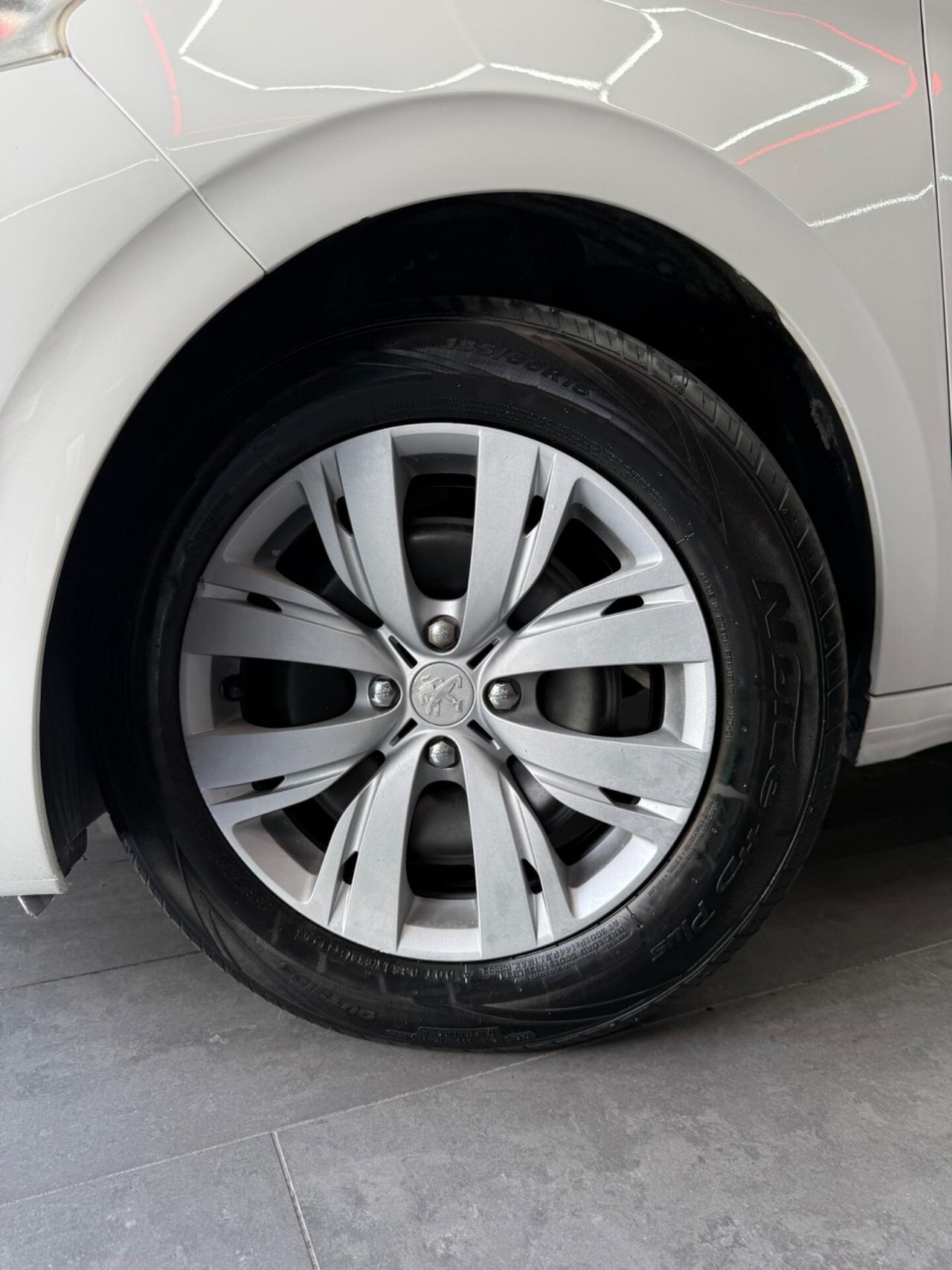 Peugeot 208 1.4 HDi 68 CV Allure