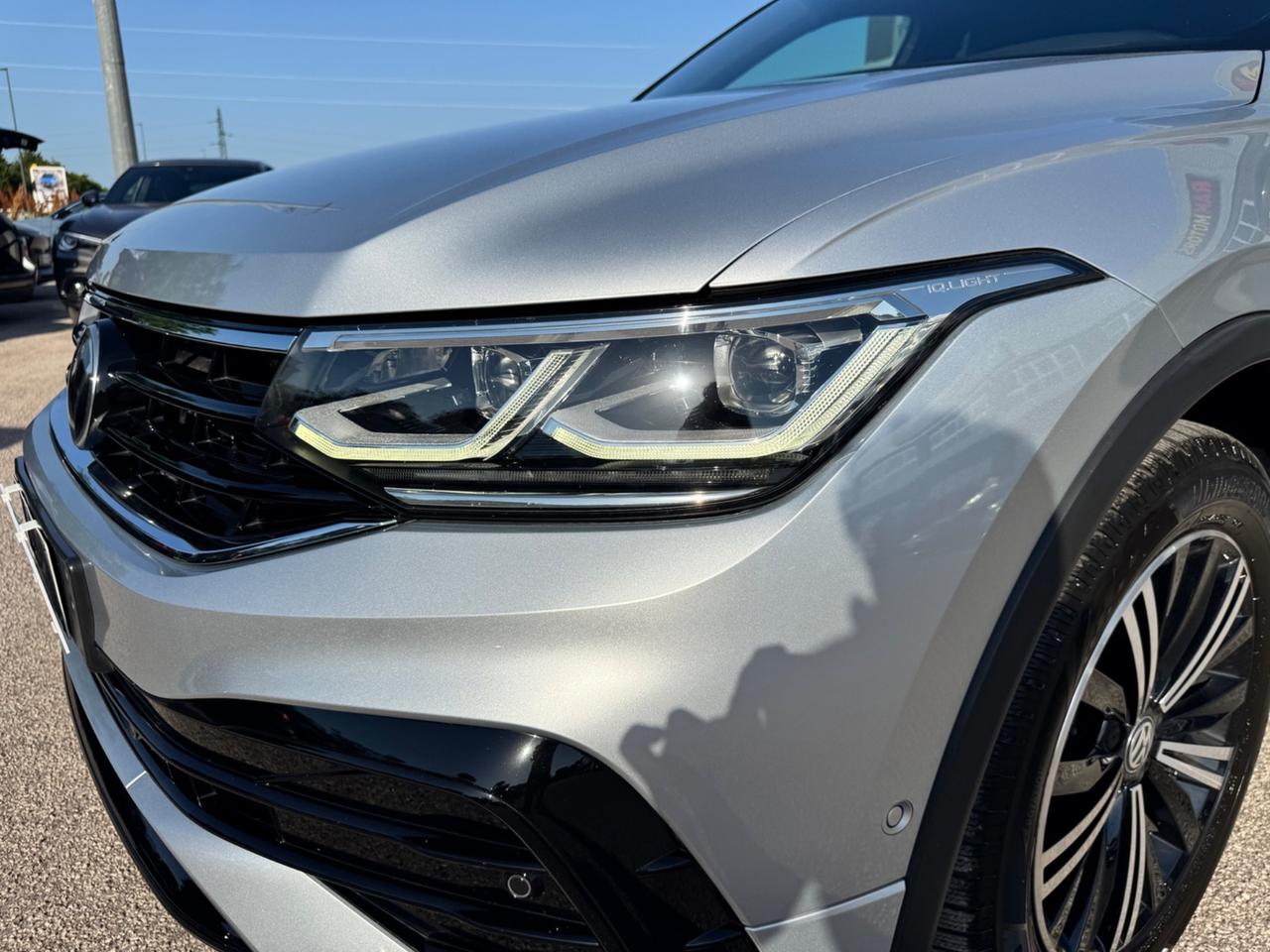 Volkswagen Tiguan R-LINE 2.0 TDI 150 CV DSG 4MOTION