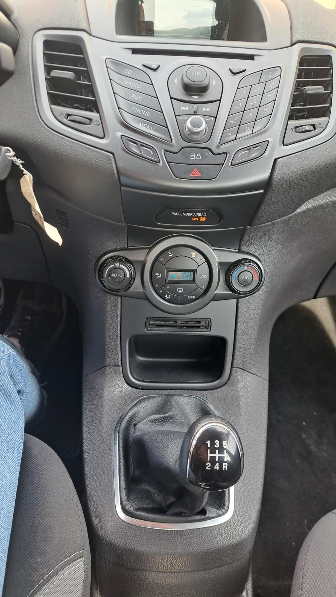 Ford Fiesta 1.5 TDCi 75CV 5 porte gancio di traino