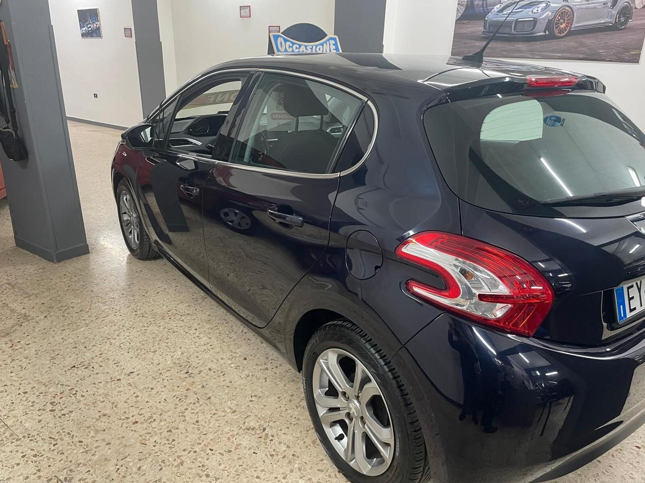 Peugeot 208 1.4 HDi 68 CV 5 porte Allure