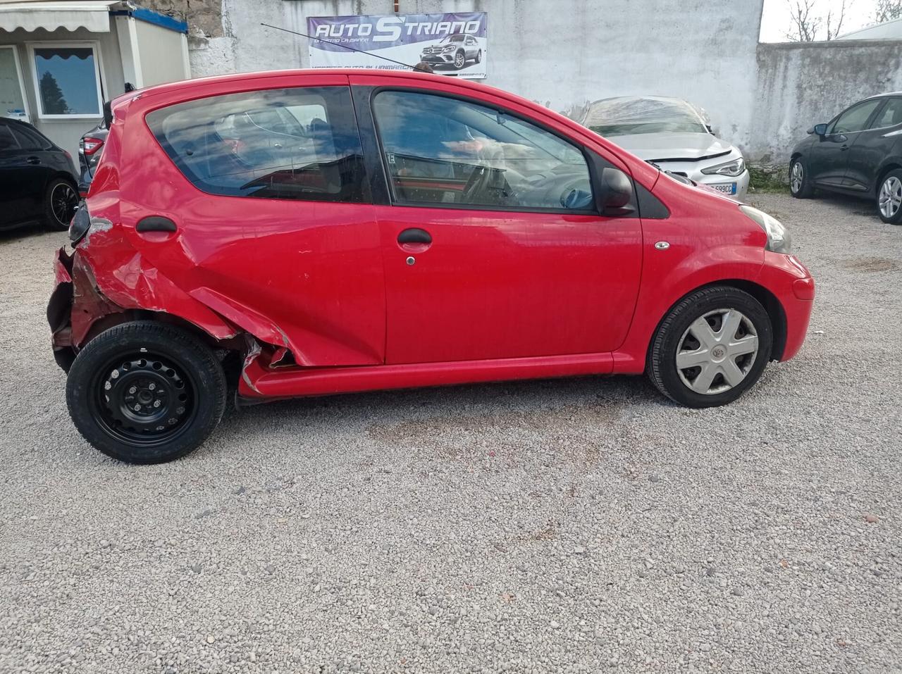 Toyota Aygo 1.0 12V VVT-i 5 porte Sol Connect-2012