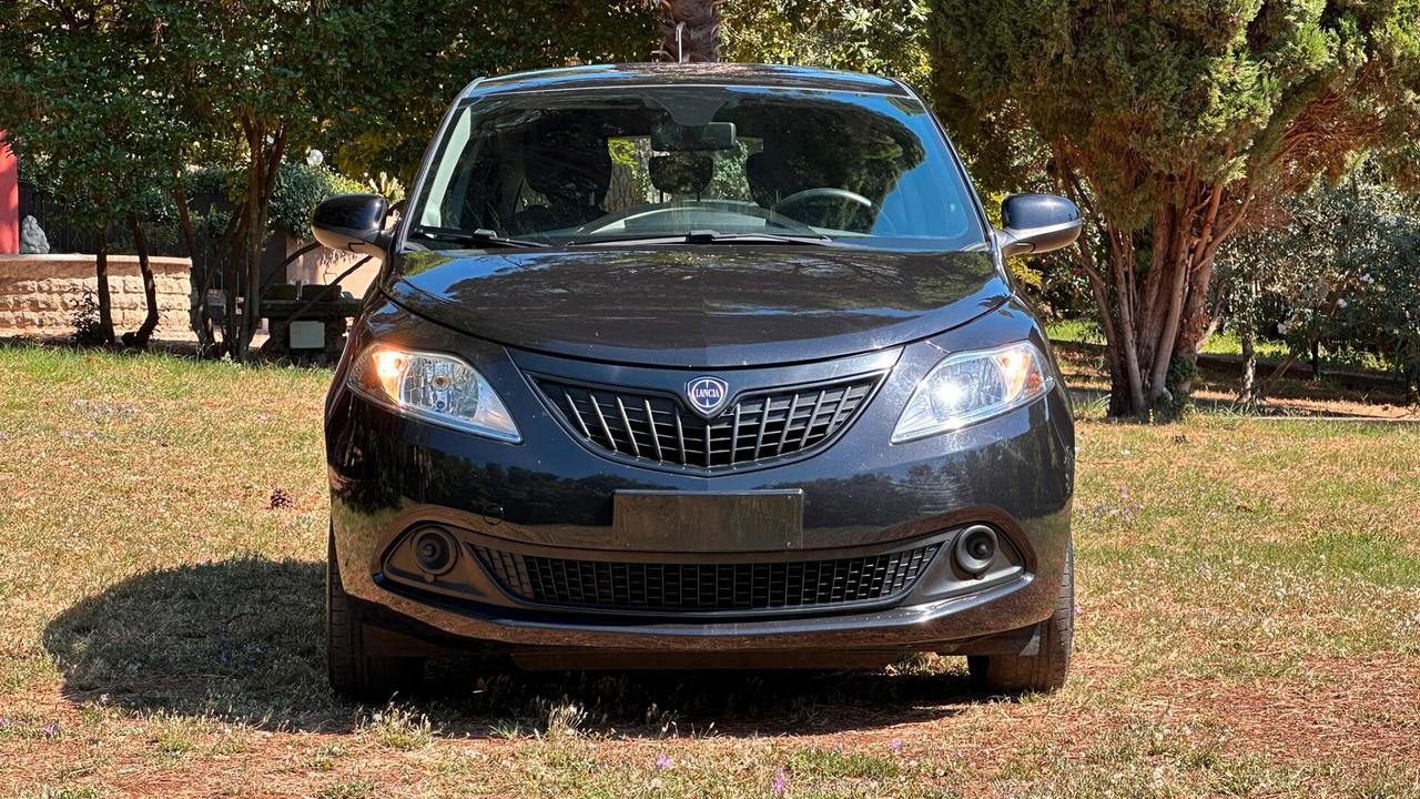 Lancia Ypsilon 1.0 FireFly 5 porte S&S Hybrid Silver 2023 LEGGI TESTO