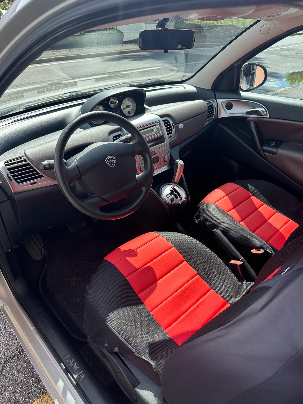 Lancia Ypsilon 1.4 16V Platino