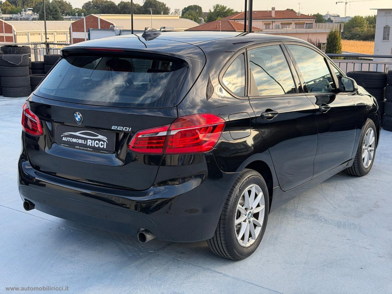 BMW 220i Active Tourer Advantage