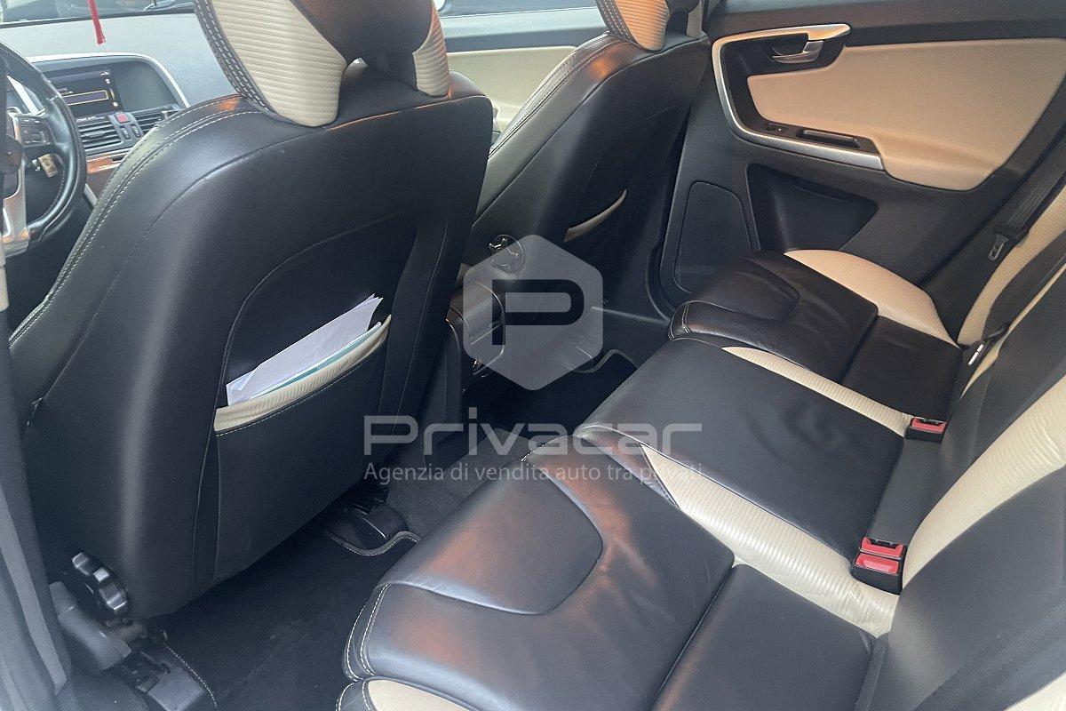 VOLVO XC60 D3 AWD Geartronic R-design