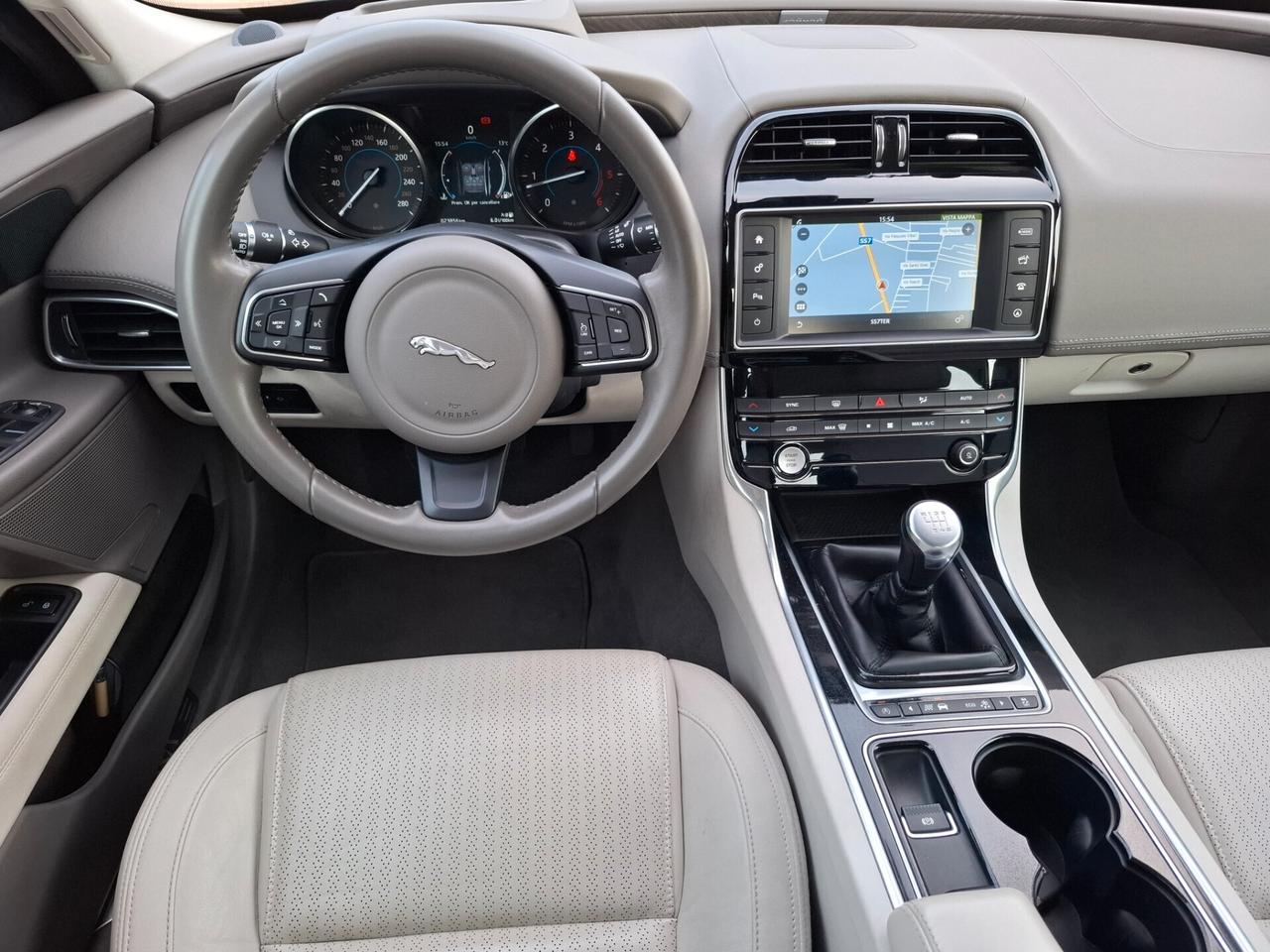 Jaguar XE 2.0 D 180cv *SOLO 23.000 KM*