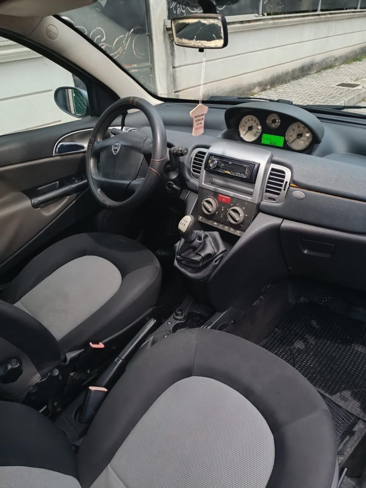 Lancia Ypsilon 1.2 GPL