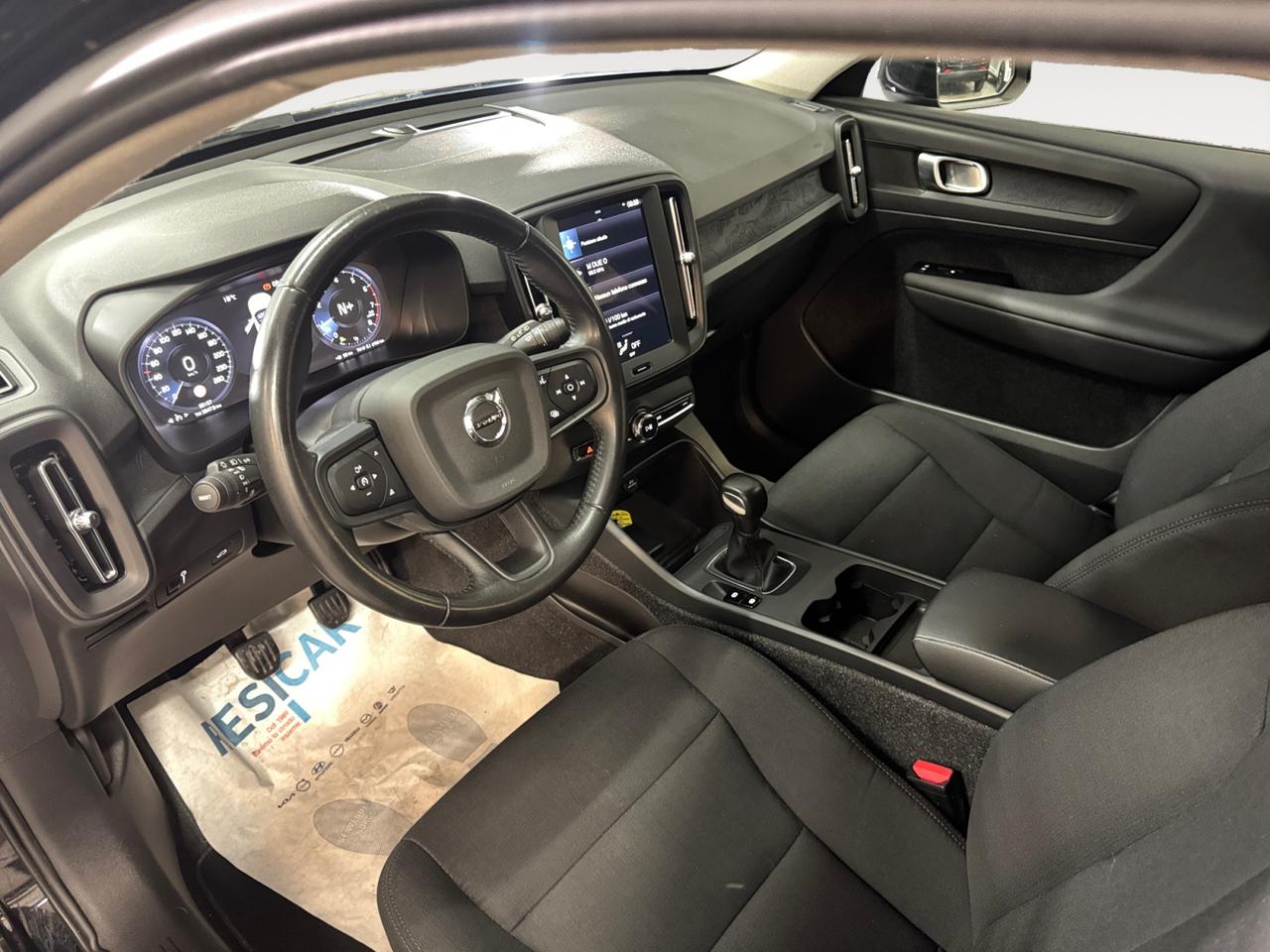 VOLVO XC40 1.5 t2 Momentum Core