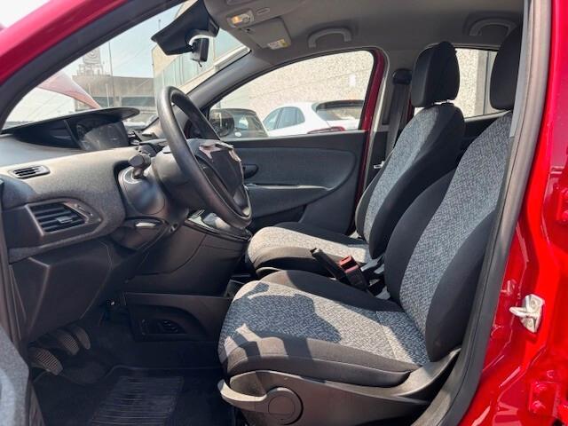 Lancia Ypsilon 1.0 FireFly 5 porte S&S Hybrid Silver
