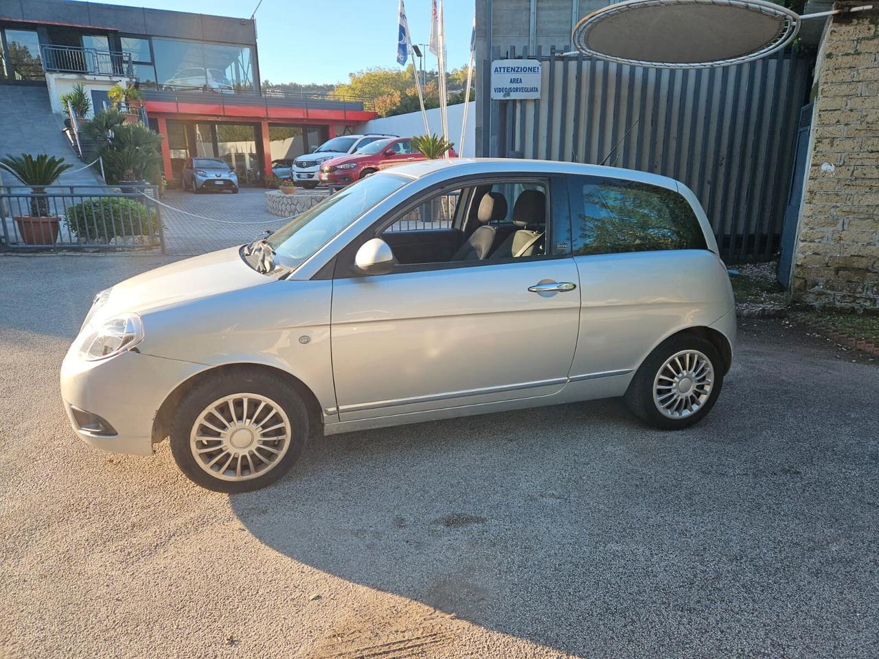 Lancia Ypsilon DIVA PER COMMERCIANTI