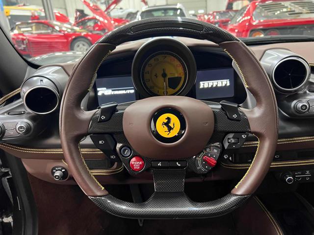 FERRARI F8 CARBON|LIFT|CARPLAY|SURROUND