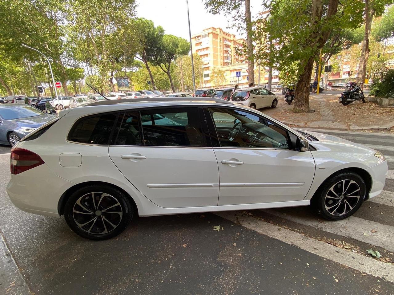 Renault Laguna 2.0 dCi 150CV SporTour LIMITED NAVI