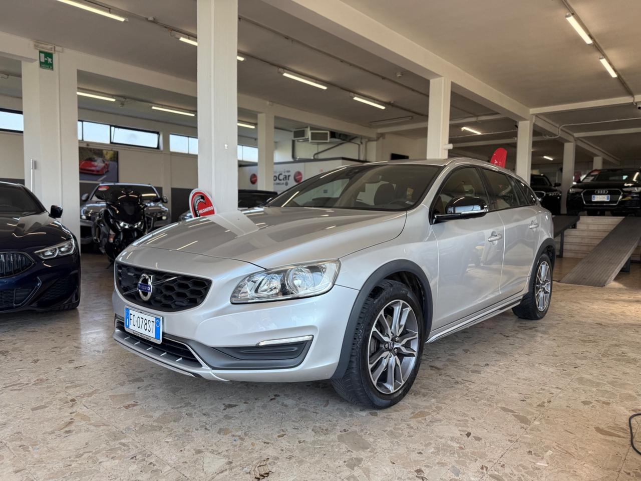 Volvo V60 Cross Country D4 AWD Aut Momentum 09/2016 Euro 6B