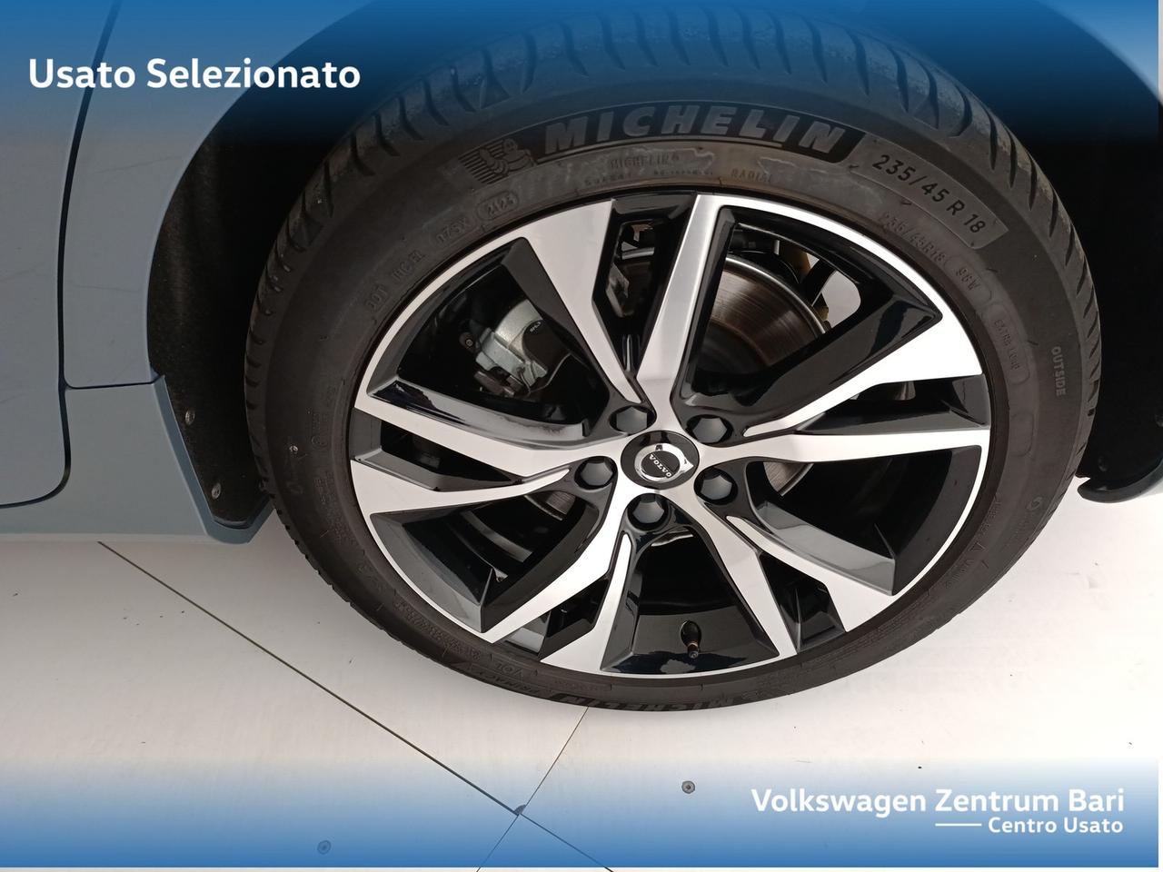 Volvo V60 2.0 b4 ultimate dark auto