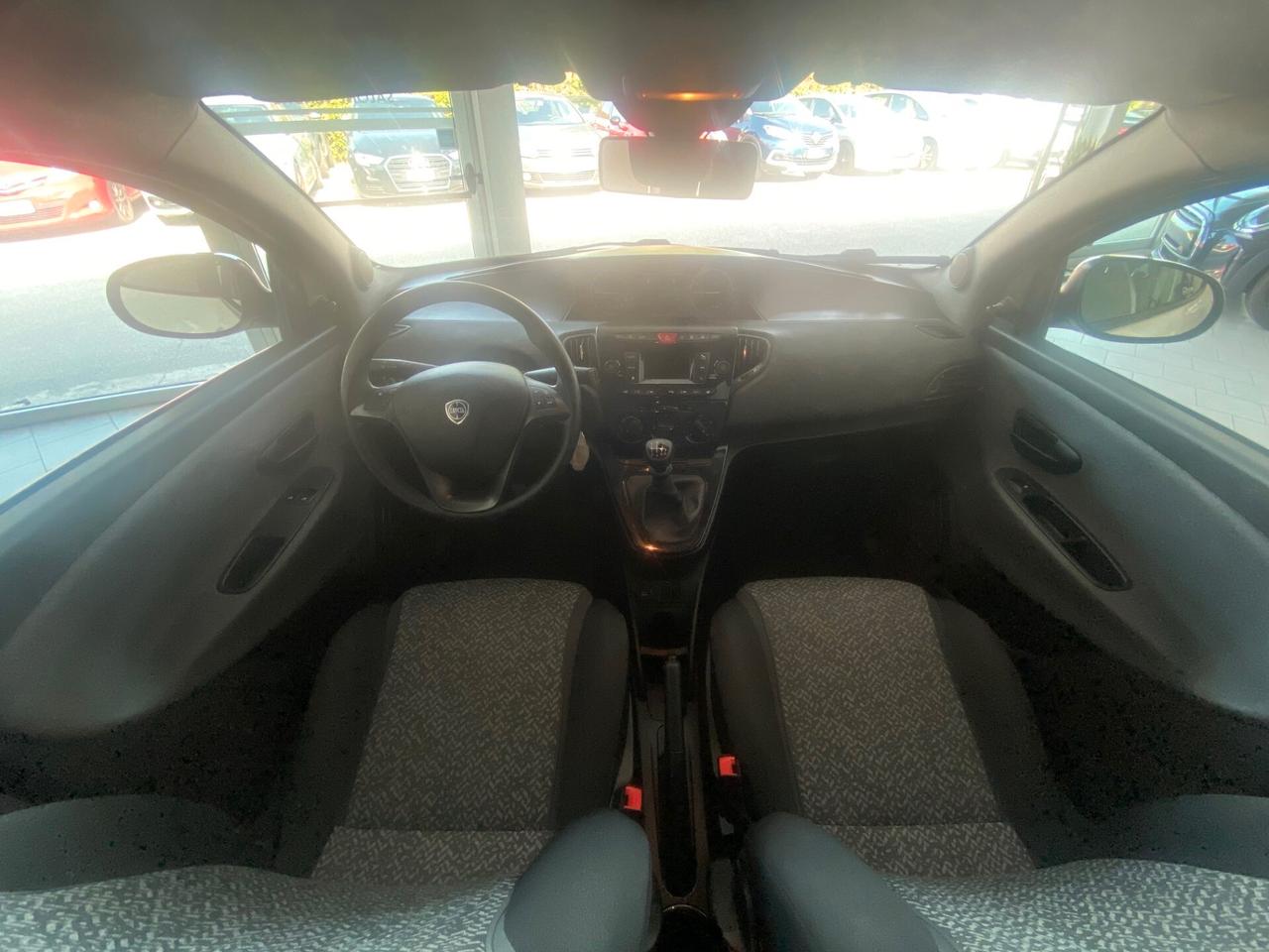 Lancia Ypsilon 1.0 FireFly 5 porte S&S Hybrid Ecochic Silver