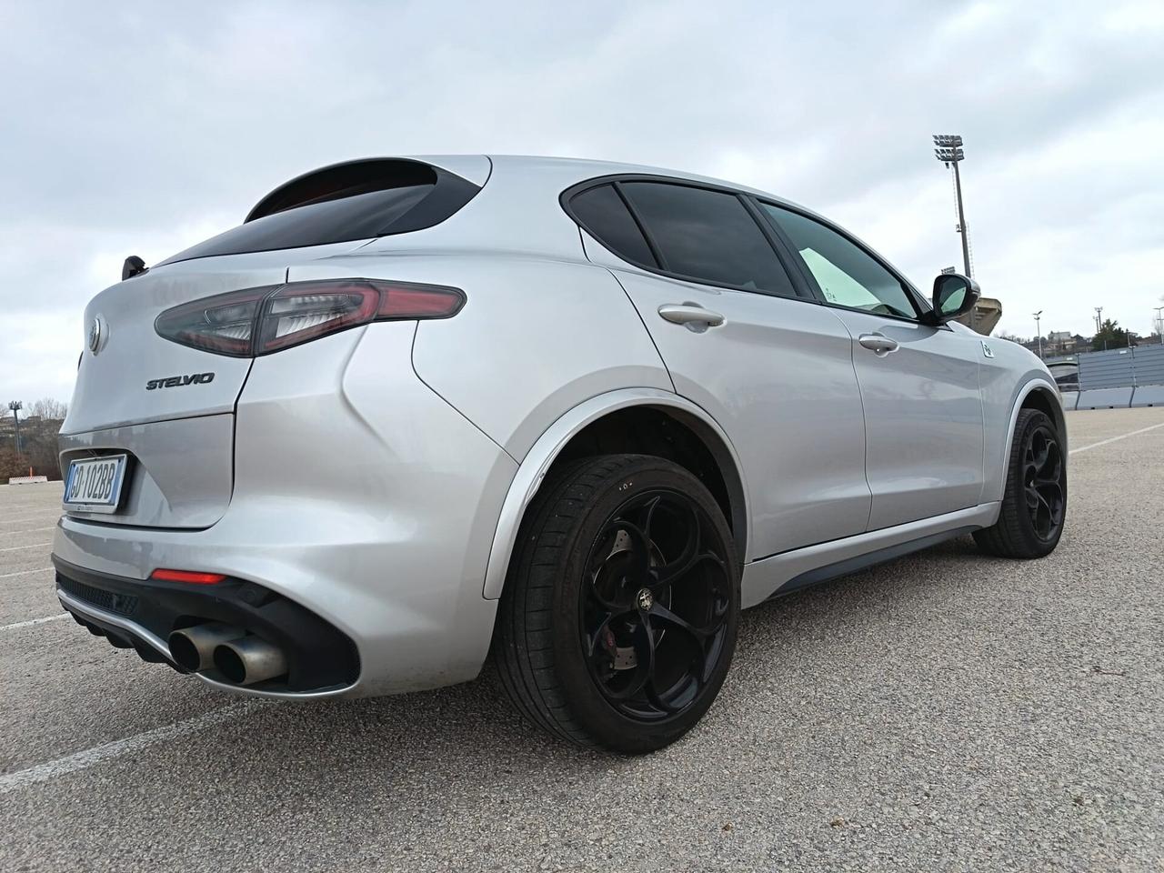 Alfa Romeo Stelvio 2.9 Bi-Turbo V6 510 CV AT8 Quadrifoglio