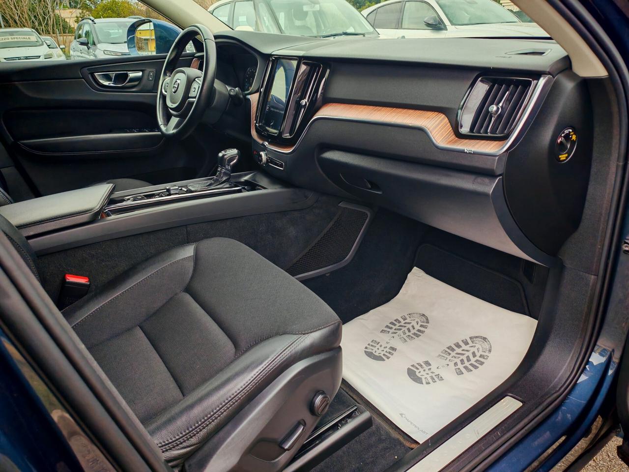 Volvo XC60D4 2.0 190cv pelle navig cam 2020