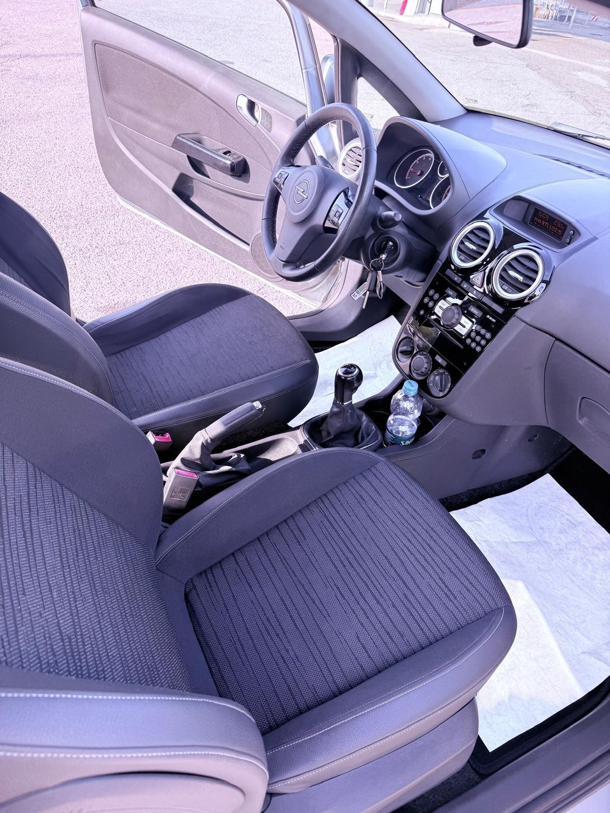 Opel Corsa 1.4 16V 3 porte b-color Ok neopatentati