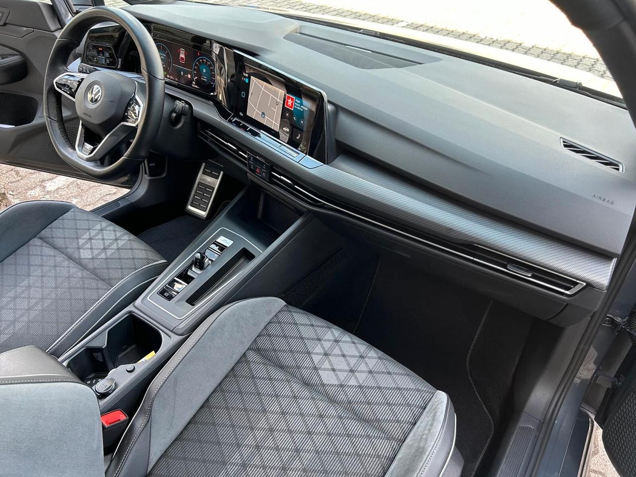 Volkswagen Golf Variant 2.0 tdi R-Line 150cv dsg