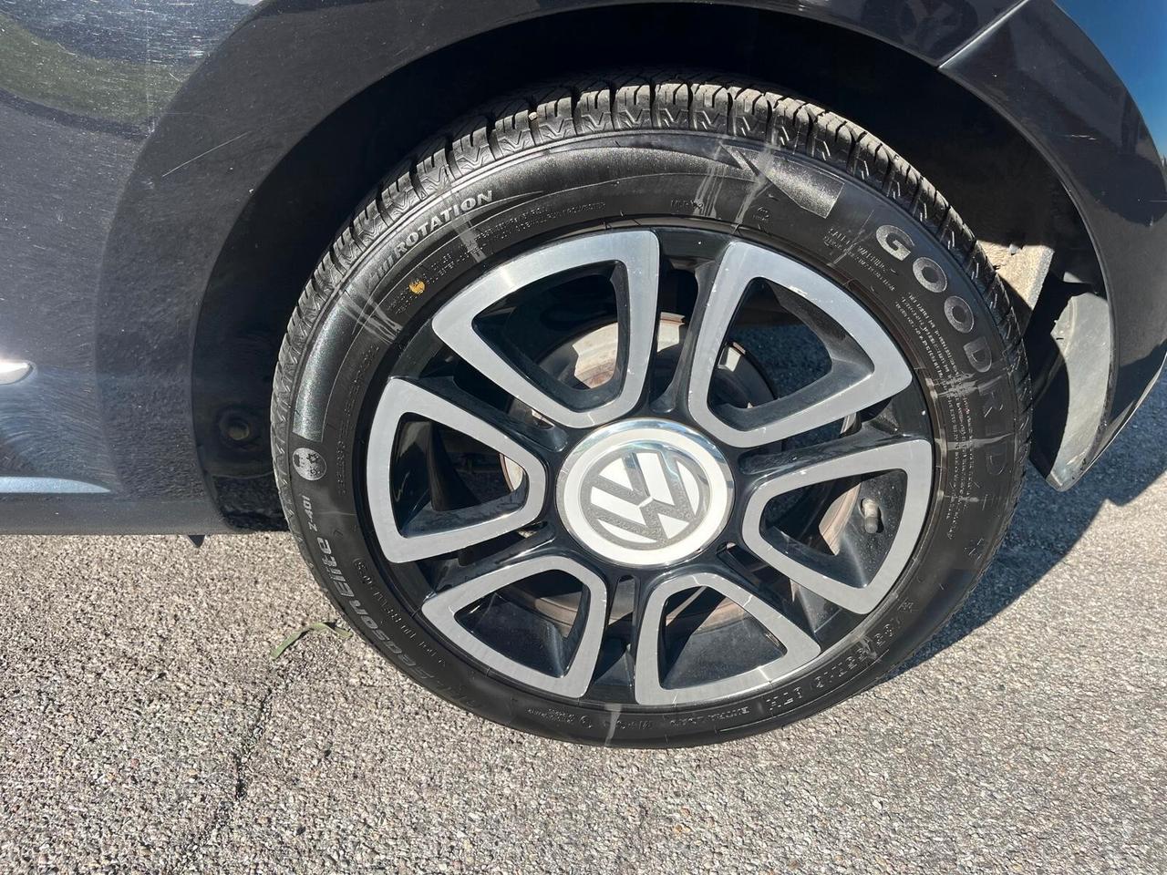 Volkswagen up! High 1.0 75cv