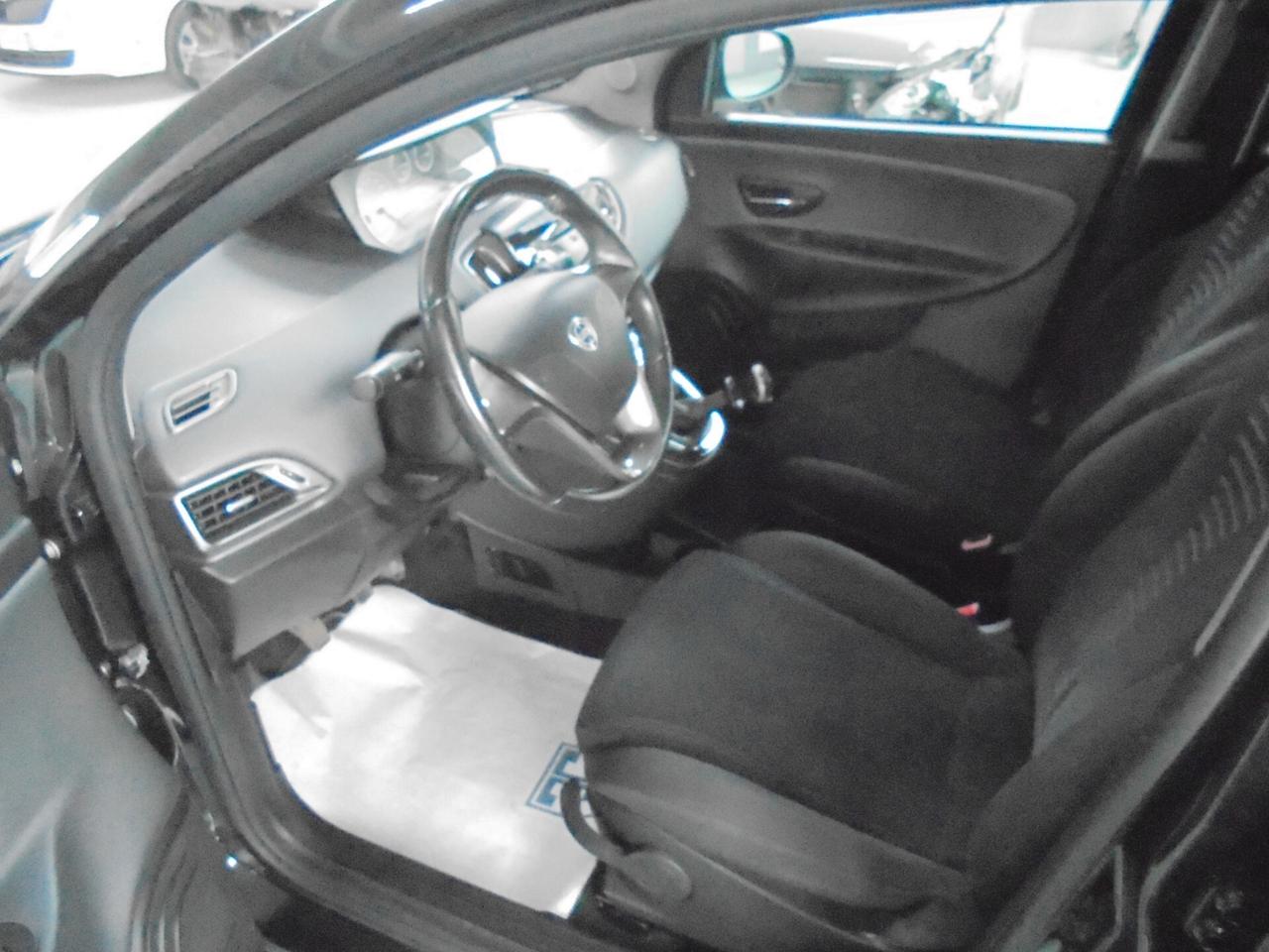 Lancia Ypsilon 0.9 TwinAir 85 CV 5 porte S&S Gold