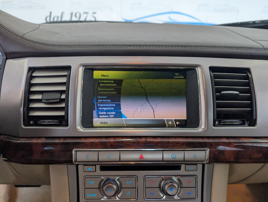 Jaguar XF 2.7d Luxury auto UNI-PROPRIETARIO!