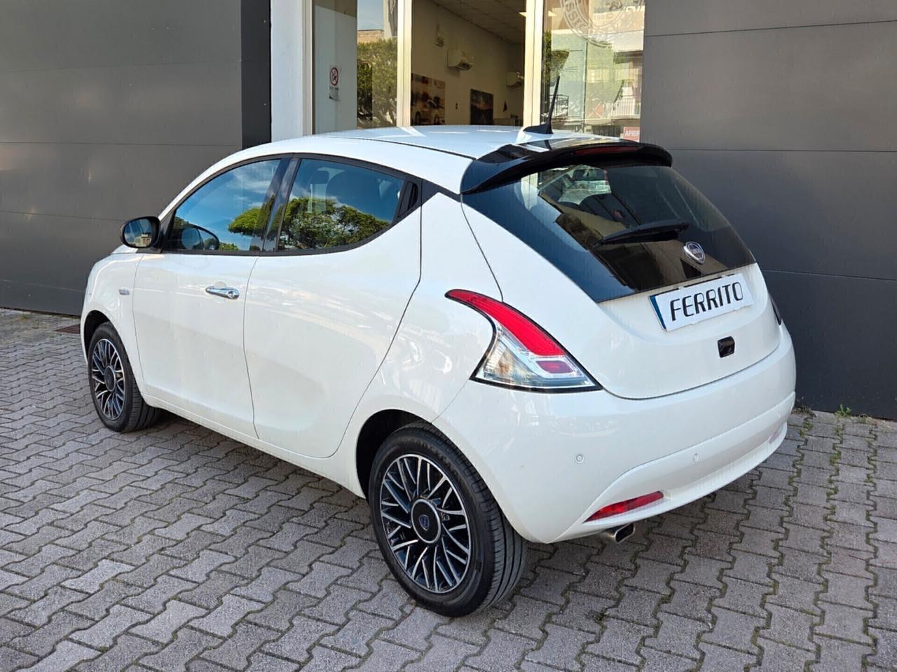 Lancia Ypsilon 1.0 Hybrid 5 porte S&S Platino