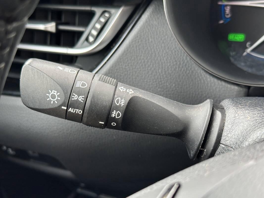 Toyota C-HR 2.0h More Business AUTOMATICA con CarPlay