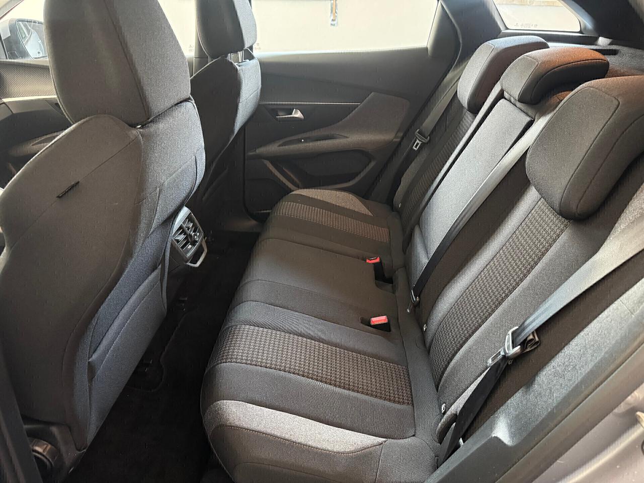 Peugeot 3008 BlueHDi 130 EAT8 Active Pack - 2021