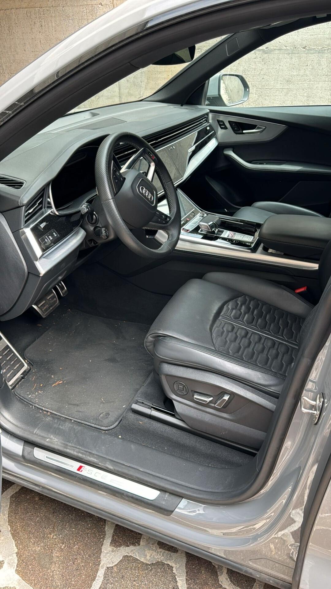 Audi Q8 RS TFSI V8 quattro tiptronic