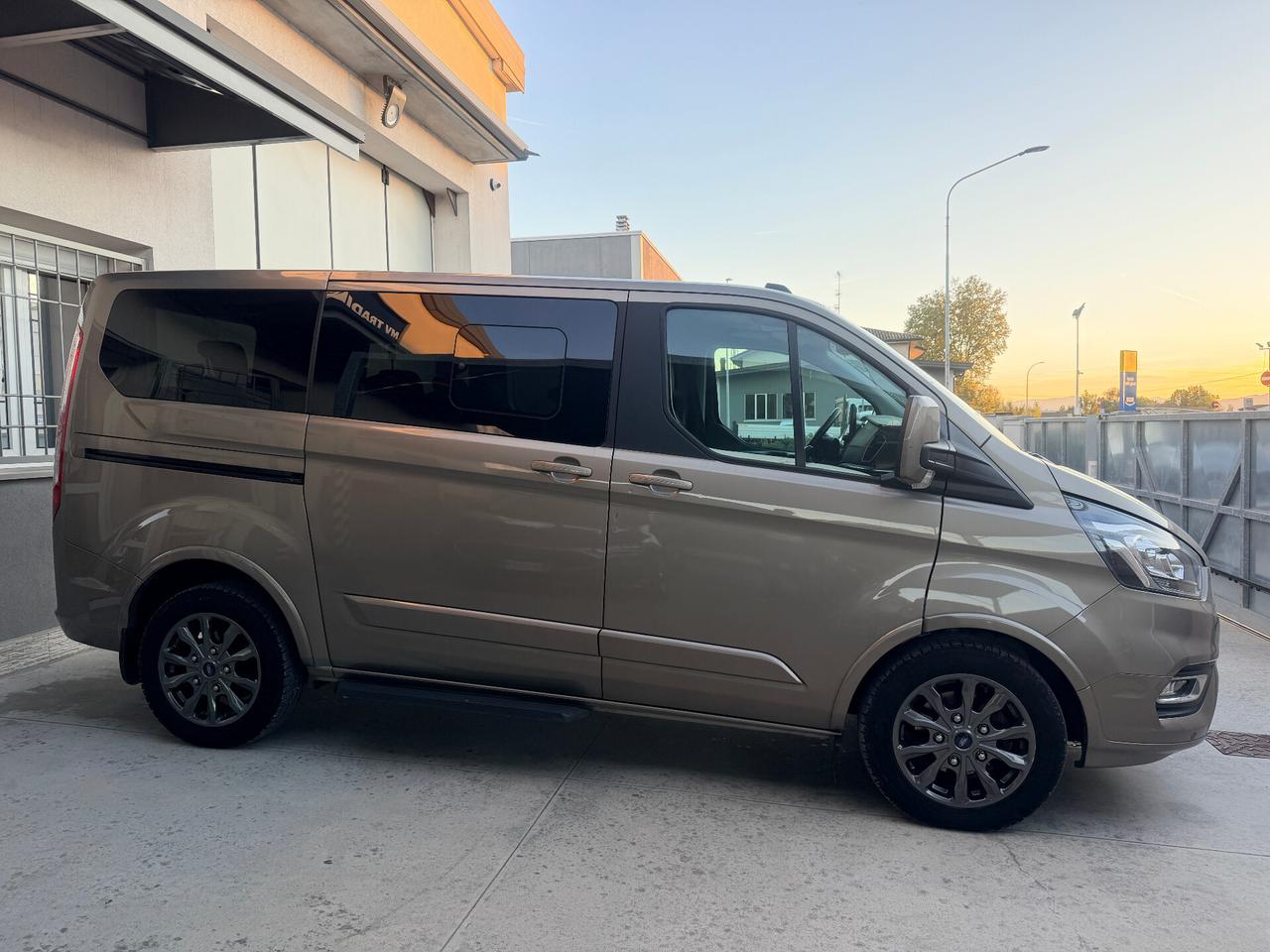 Ford Tourneo Custom 320 2.0 EcoBlue 150CV PC Sport