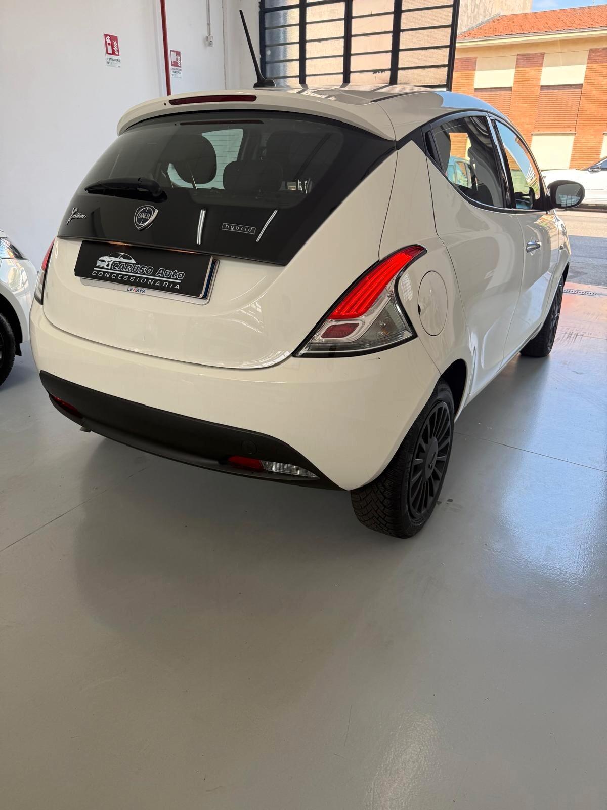 Lancia Ypsilon 1.0 FireFly 5 porte S&S Hybrid Ecochic Silver