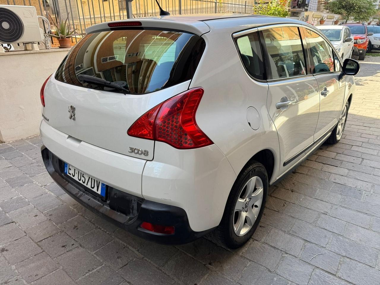 PEUGEOT 3008 1.6 HDi 112CV Business