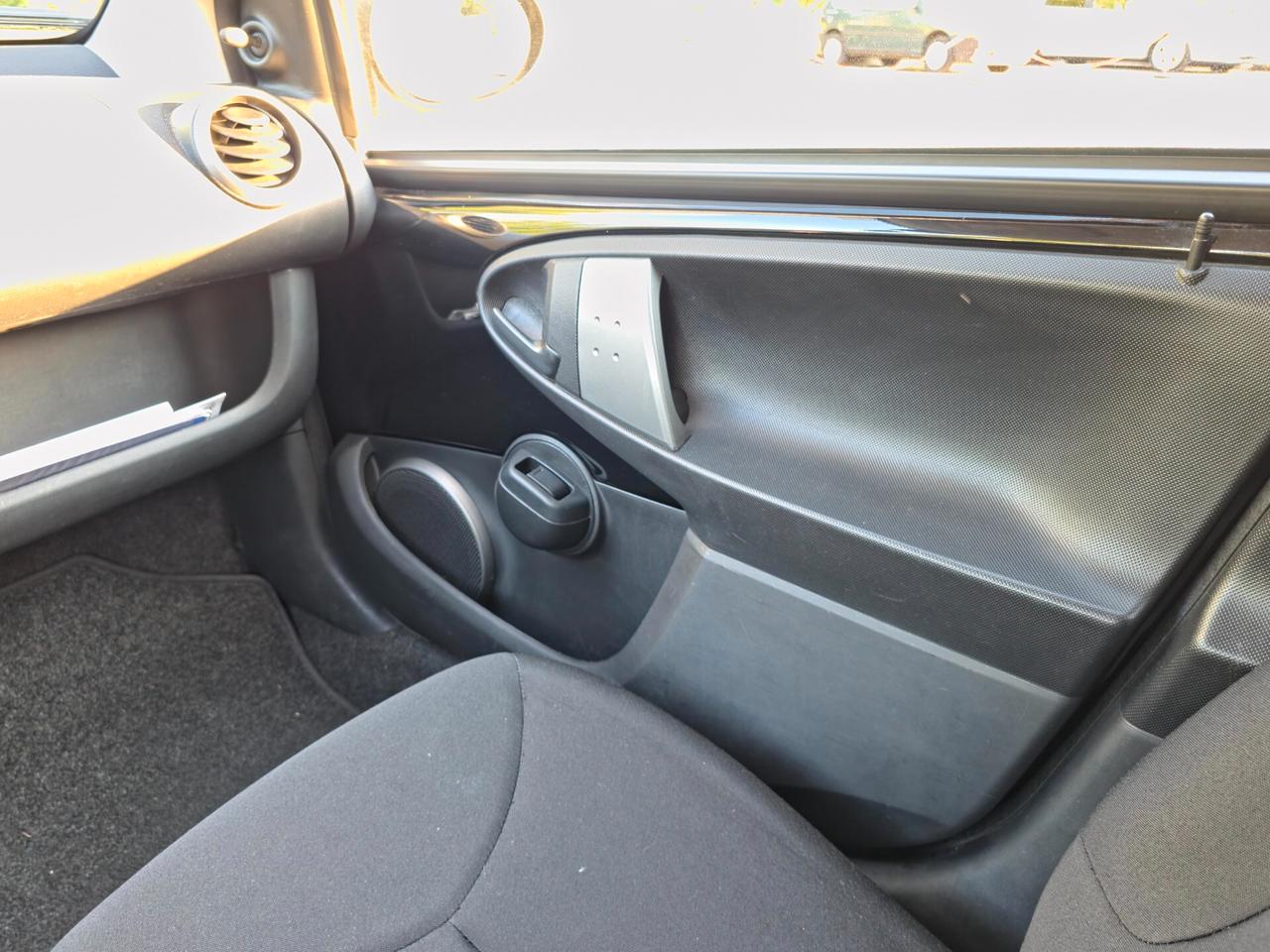 Toyota Aygo 1.0 12V VVT-i 5 porte Lounge Connect CV-68 E5B Manuale NEO 2012
