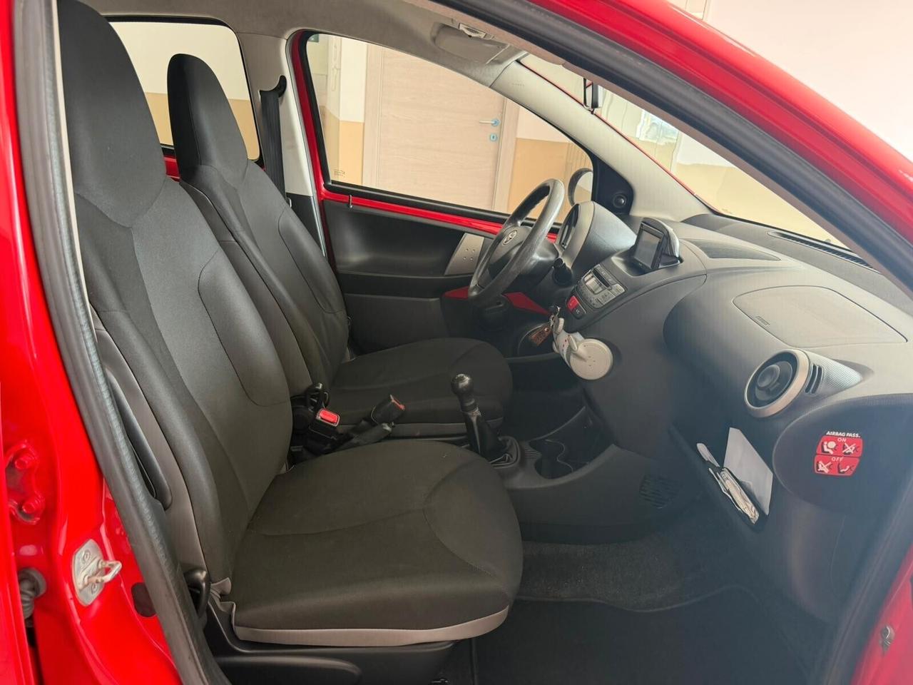Toyota Aygo 1.0 VVT-i 69 CV 5 porte x-cool MMT