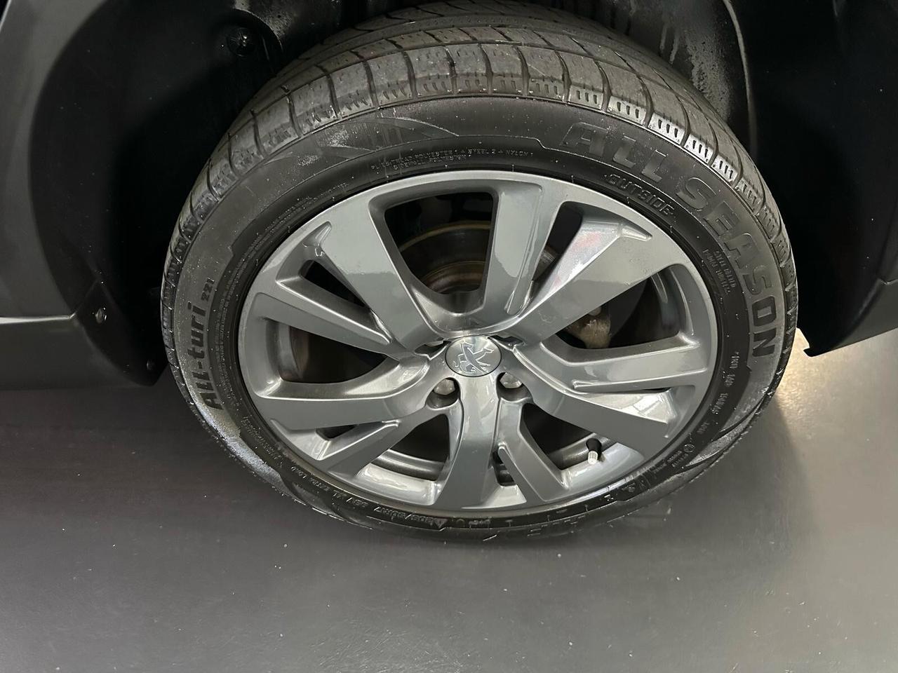Peugeot 2008 BlueHDi 100 Allure