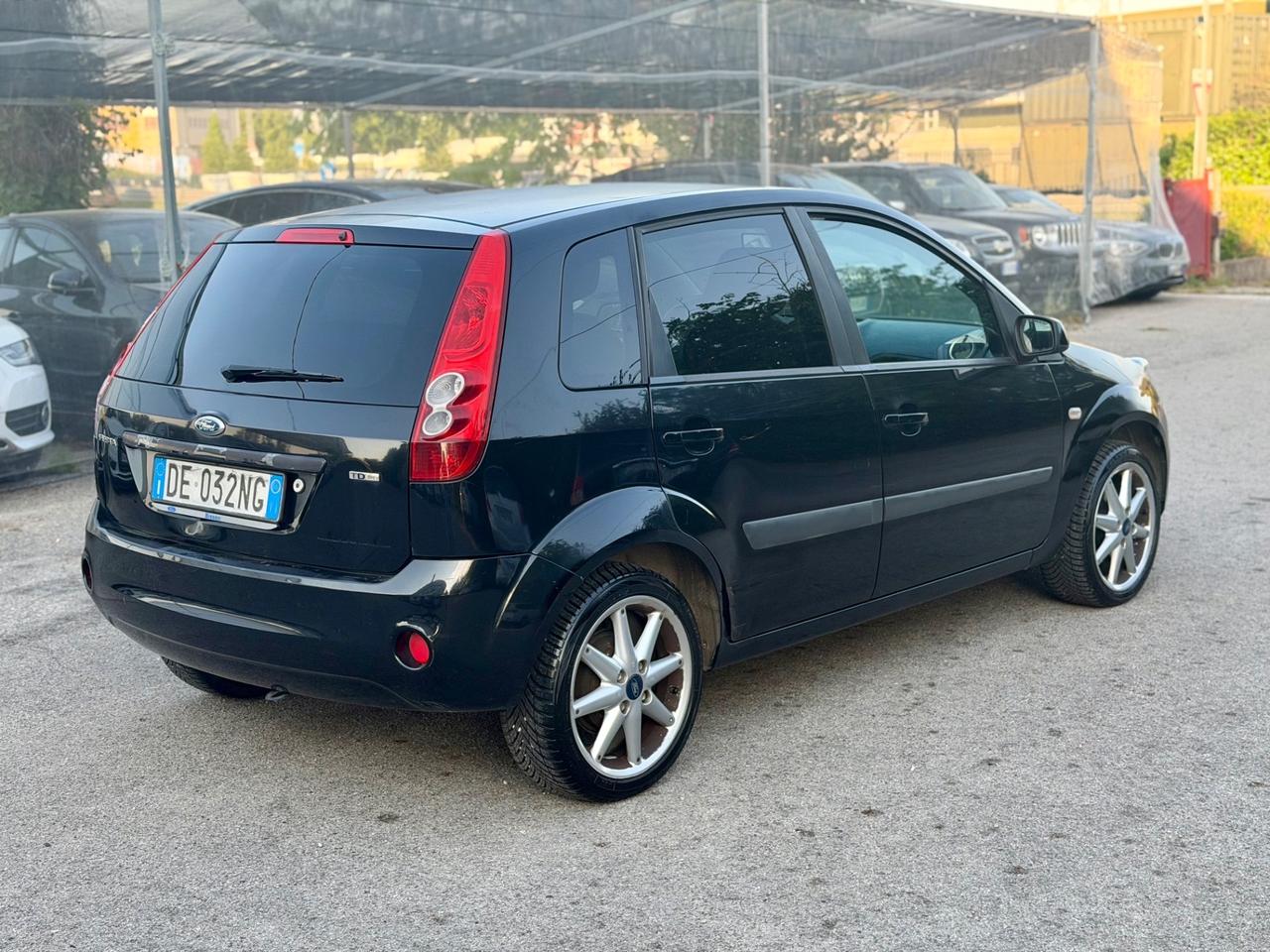 Ford Fiesta 2006 1.6 TDCi 5p. Ok neopatentati ! ! !
