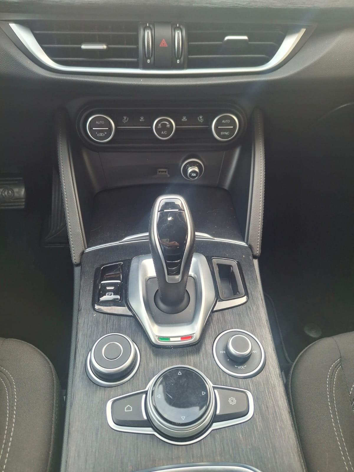 Alfa Romeo Stelvio 2.2 Turbodiesel 160 CV AT8 RWD Business