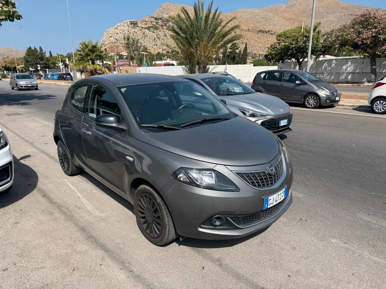 Lancia Ypsilon 1.0 neopatentati